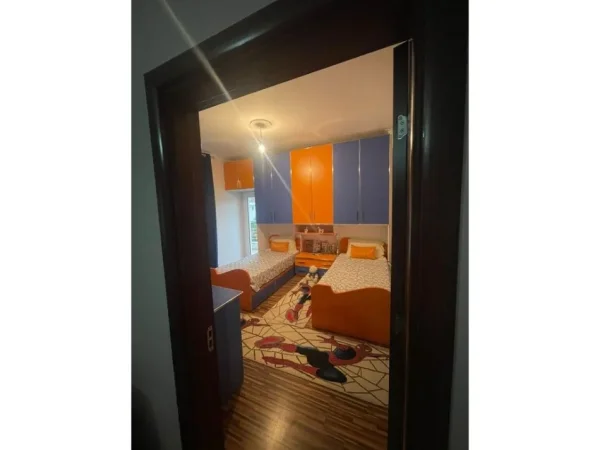 Tirane, jepet me qera apartament 3+1+Ballkon Kati 2, 115 m² 450 € (5 maji)