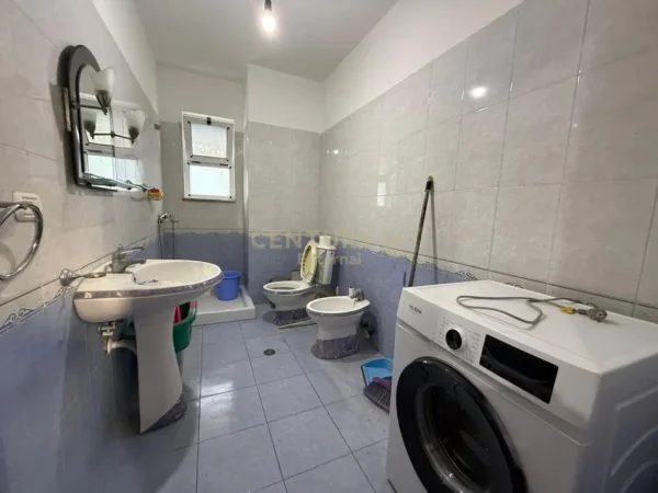 Tirane, jepet me qera apartament 2+1+Ballkon Kati 2, 85 m² 550 € (rrapo hekali)