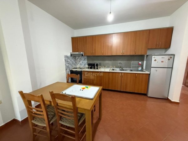 Tirane, jepet me qera apartament 2+1+Ballkon Kati 2, 85 m² 550 € (rrapo hekali)