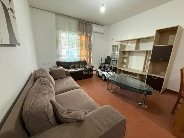 Tirane, jepet me qera apartament 2+1+Ballkon Kati 2, 85 m² 550 € (rrapo hekali)