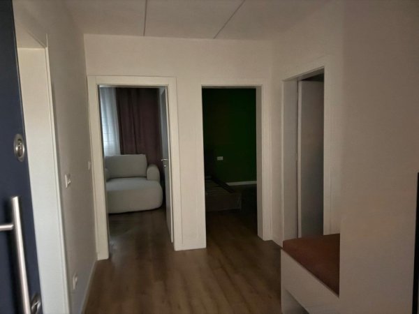 Tirane, jepet me qera apartament i ri!  2+1+Ballkon Kati 3, 80 m² 850 € (prane Poliklinikes Lagjja 9, Tirane)
