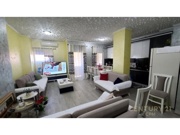 Tirane, jepet me qera apartament 1+1 Kati 4, 78 m² 550 € (don bosco)