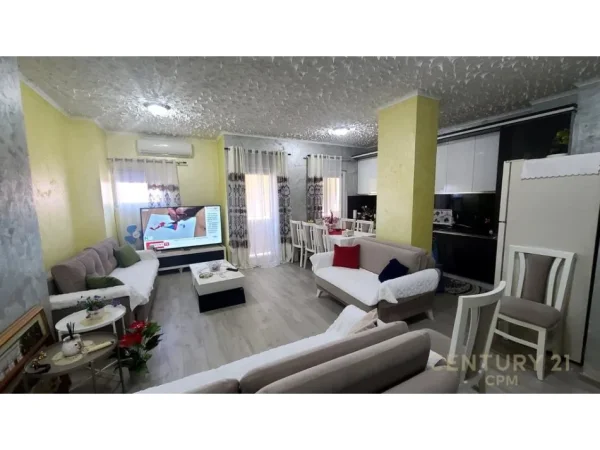 Tirane, jepet me qera apartament 1+1 Kati 4, 78 m² 550 € (don bosco)