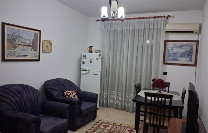 Tirane, jepet me qera apartament 1+1 Kati 3, 70 m² 700 € (QENDER)