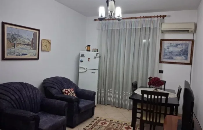 Tirane, jepet me qera apartament 1+1 Kati 3, 70 m² 700 € (QENDER)