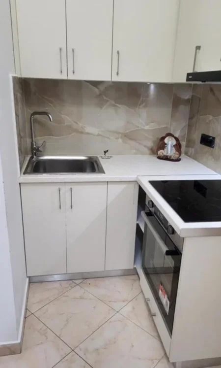 Tirane, jepet me qera apartament 1+1 Kati 3, 70 m² 700 € (QENDER)