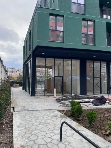 Tirane, shitet dyqan Kati 0, 75 m² 395.000 € (Rruga Besim Alla)