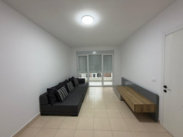 Tirane, jepet me qera apartament 1+1 Kati 4, 66 m² 400 € (Rruga 5 Maji.)