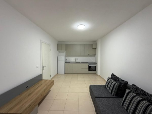 Tirane, jepet me qera apartament 1+1 Kati 4, 66 m² 400 € (Rruga 5 Maji.)