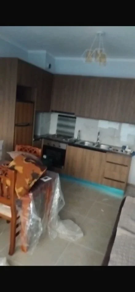 Tirane, jepet me qera apartament 1+1 Kati 5, 70 m² 550 € (KINOSTUDIO)