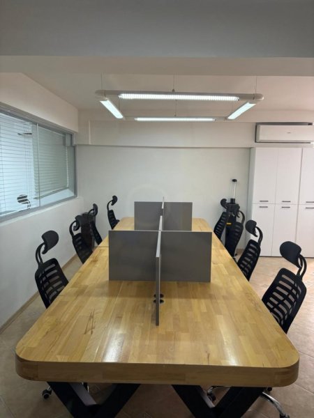 Tirane, jepet me qera ambjent biznesi Kati 2, 150 m² 3.000 € (Bllok)