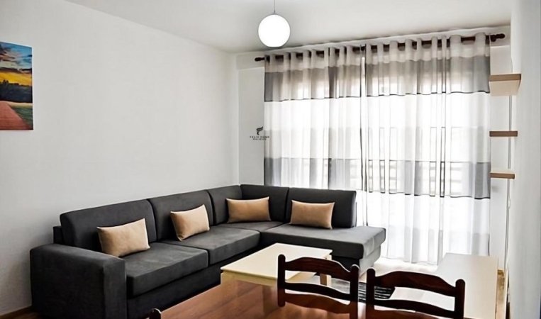 Tirane, jepet me qera apartament 1+1 Kati 5, 69 m² 520 € (LAPRAKE)