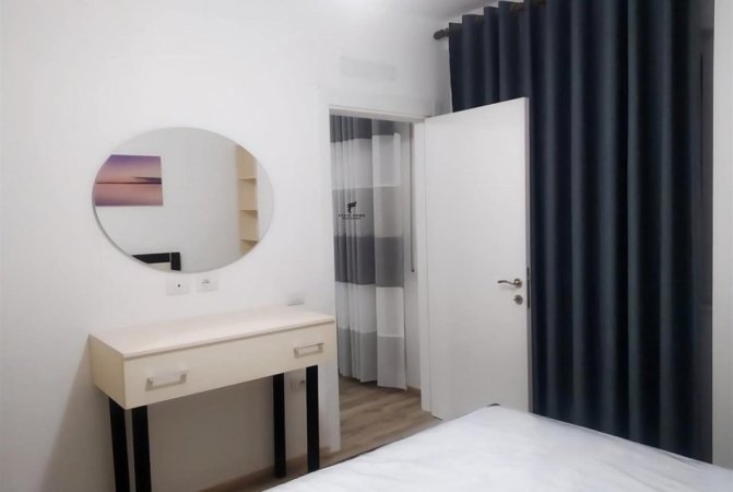 Tirane, jepet me qera apartament 1+1 Kati 5, 69 m² 520 € (LAPRAKE)