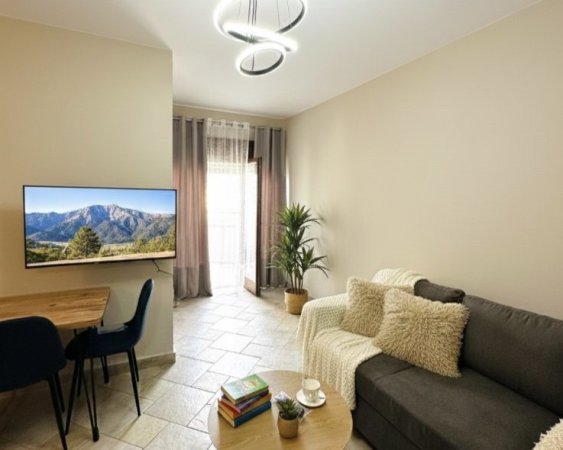 Tirane, jepet me qera apartament 1+1+Aneks+Ballkon Kati 15, 60 m² 550 € (9-katshet , Rruga e Barrikadave , pazari i ri)