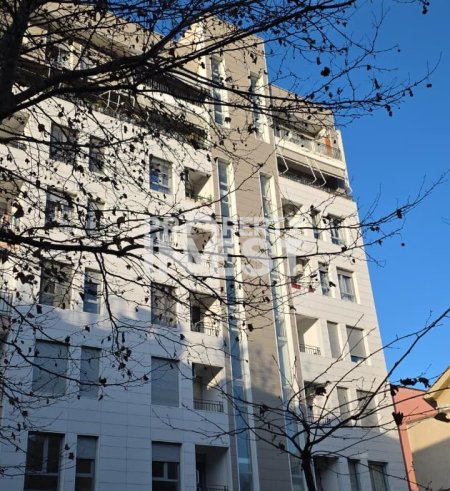 Tirane, jepet me qera apartament 1+1 Kati 5, 80 m² 520 € (Brryli)