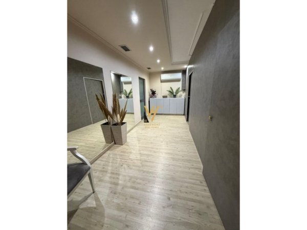 Tirane, jepet me qera dyqan Kati 0, 80 m² 650 € (VASIL SHANTO)