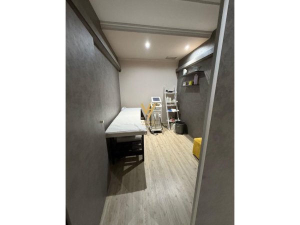 Tirane, jepet me qera dyqan Kati 0, 80 m² 650 € (VASIL SHANTO)