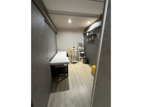 Tirane, jepet me qera dyqan Kati 0, 80 m² 650 € (VASIL SHANTO)