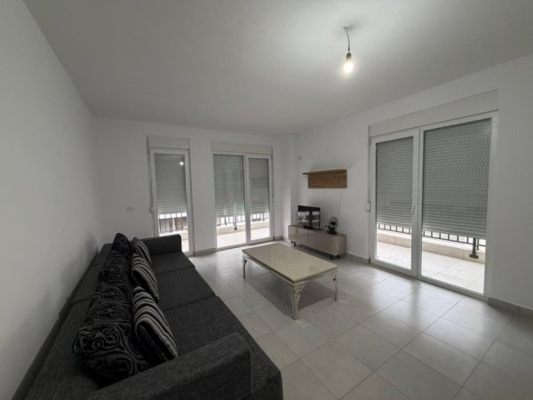 Tirane, jepet me qera apartament 2+1 Kati 3, 106 m² 500 € (Rruga 5 Maji.)