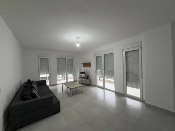 Tirane, jepet me qera apartament 2+1 Kati 3, 106 m² 470 € (Rruga 5 Maji.)