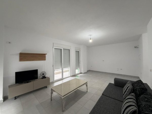Tirane, jepet me qera apartament 2+1 Kati 3, 106 m² 500 € (Rruga 5 Maji.)