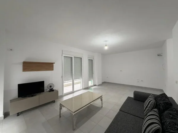 Tirane, jepet me qera apartament 2+1 Kati 3, 106 m² 470 € (Rruga 5 Maji.)