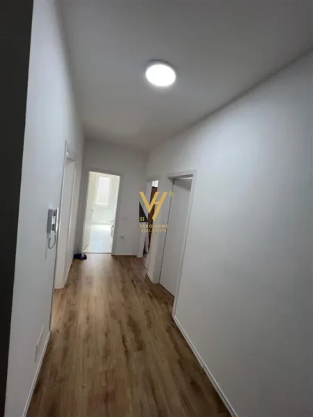Tirane, jepet me qera apartament 2+1+Ballkon Kati 2, 94 m² 450 € (PASKUQAN)