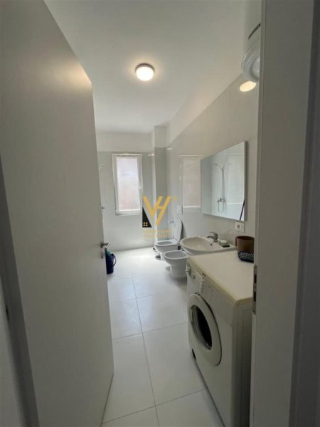 Tirane, jepet me qera apartament 2+1+Ballkon Kati 2, 94 m² 450 € (PASKUQAN)