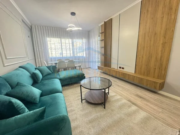 Tirane, shitet apartament 2+1+Ballkon Kati 2, 105 m² 175.000 € (Vila L , Unaza e Re)