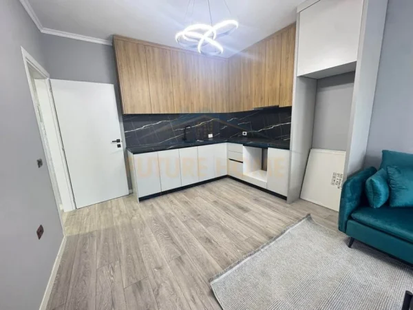 Tirane, shitet apartament 2+1+Ballkon Kati 2, 105 m² 175.000 € (Vila L , Unaza e Re)