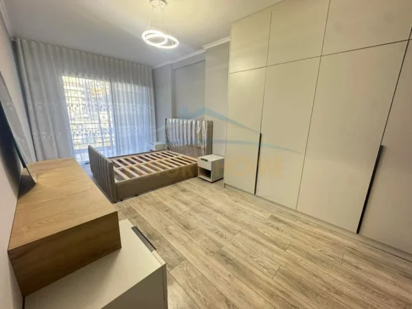 Tirane, shitet apartament 2+1+Ballkon Kati 2, 105 m² 175.000 € (Vila L , Unaza e Re)