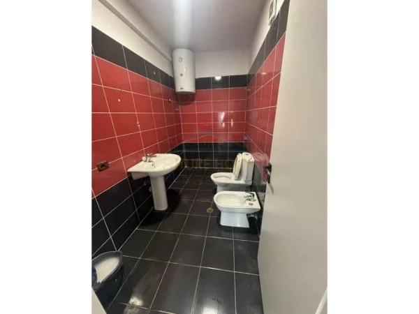 Tirane, shitet apartament 2+1+Ballkon Kati 2, 105 m² 175.000 € (Vila L , Unaza e Re)