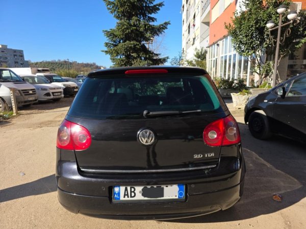 Tirane, shes makine Volswagen Golf 5 Nafte, e zeze automatik Kondicioner 3.100 €