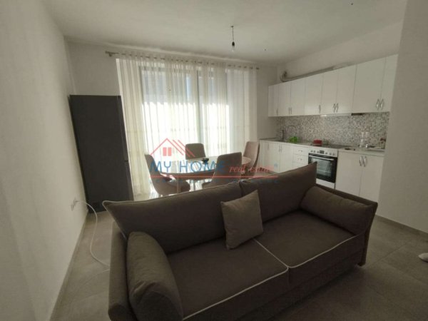 Tirane, jepet me qera apartament 2+1+Ballkon Kati 2, 93 m² 700 € 