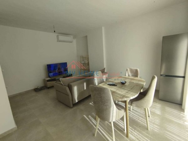 Tirane, jepet me qera apartament 2+1+Ballkon Kati 2, 93 m² 700 € 