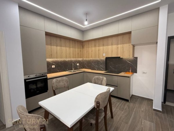 Tirane, jepet me qera apartament 2+1 Kati 7, 110 m² 550 € (Kamez)