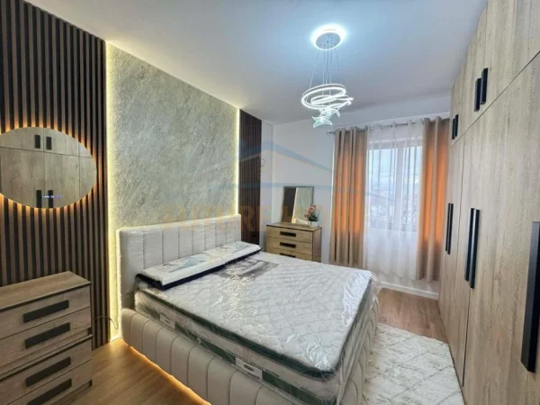 Tirane, shitet apartament 2+1+Ballkon Kati 9, 79 m² 155.000 € (Unaza e Re , Tirane)