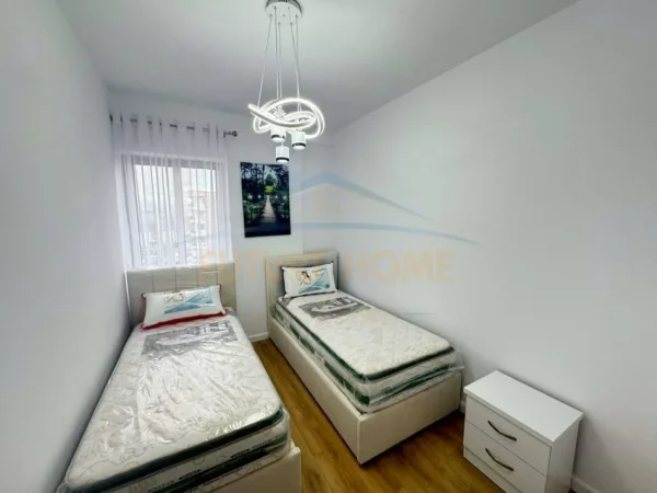 Tirane, shitet apartament 2+1+Ballkon Kati 9, 79 m² 155.000 € (Unaza e Re , Tirane)
