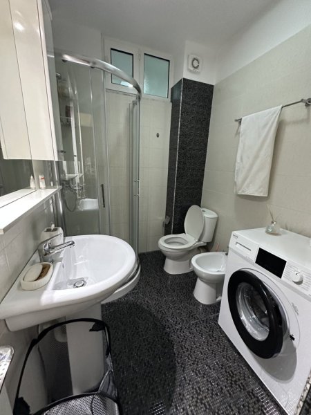 Tirane, jap me qera apartament 2+1+Ballkon Kati 2, 100 m² 700 €