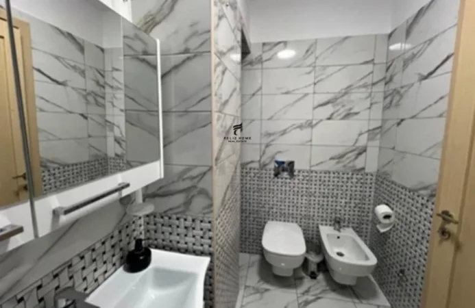 Tirane, jepet me qera apartament 2+1 Kati 2, 94 m² 600 € (KOPSHTI BOTANIK)