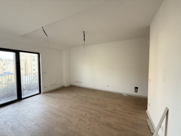 Tirane, jepet me qera zyre Kati 4, 117 m² 1.300 € (Tirana Garden Building)