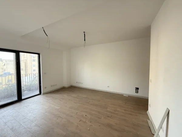 Tirane, jepet me qera zyre Kati 4, 117 m² 1.300 € (Tirana Garden Building)