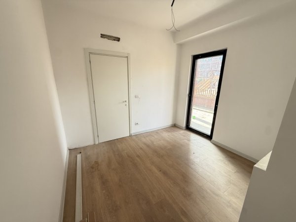 Tirane, jepet me qera zyre Kati 4, 117 m² 1.300 € (Tirana Garden Building)