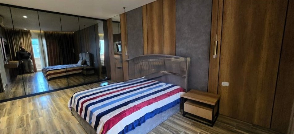Tirane, jepet me qera apartament 3+1 Kati 8, 170 m² 1.000 € (spitali amerikan3)