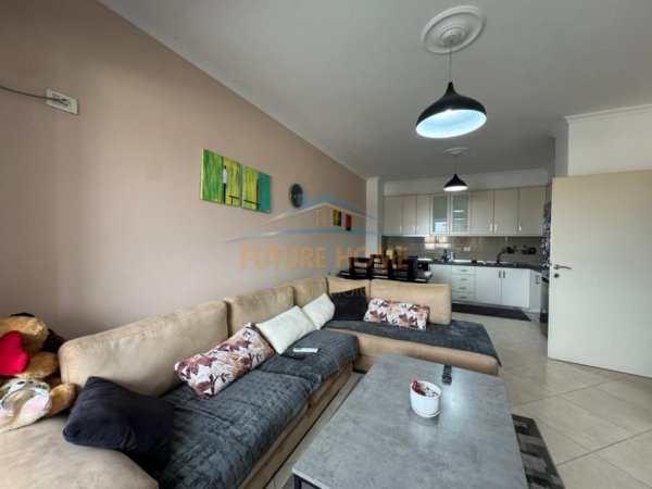 Tirane, jepet me qera apartament 2+1 Kati 2, 103 m² 500 € 