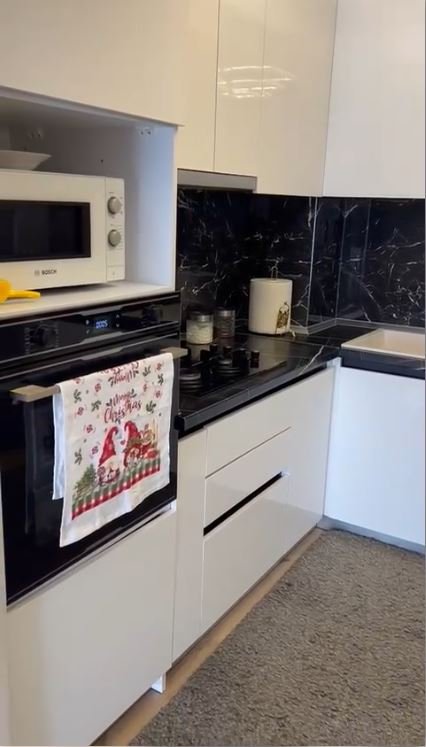 SHITET APARTAMENT 2+1 NË ASTIR TEK PALLATET FRATARI ,    150.000 €uro