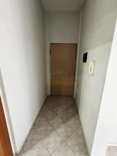 Shitet, Apartament 1+1, Fresk, Tiranë.