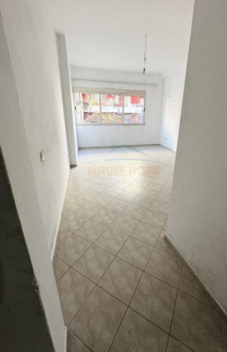 Shitet, Apartament 1+1, Fresk, Tiranë.