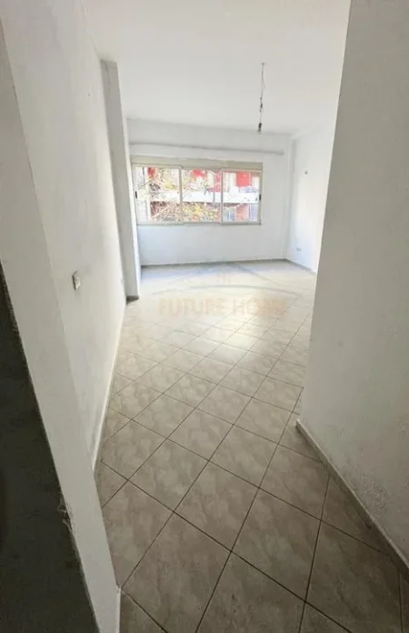 Shitet, Apartament 1+1, Fresk, Tiranë.