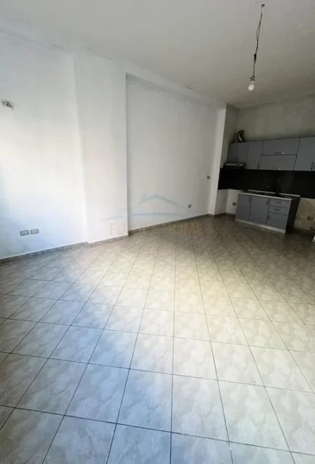 Shitet, Apartament 1+1, Fresk, Tiranë.